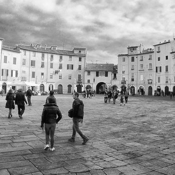 piazza-anfiteatro-lucca